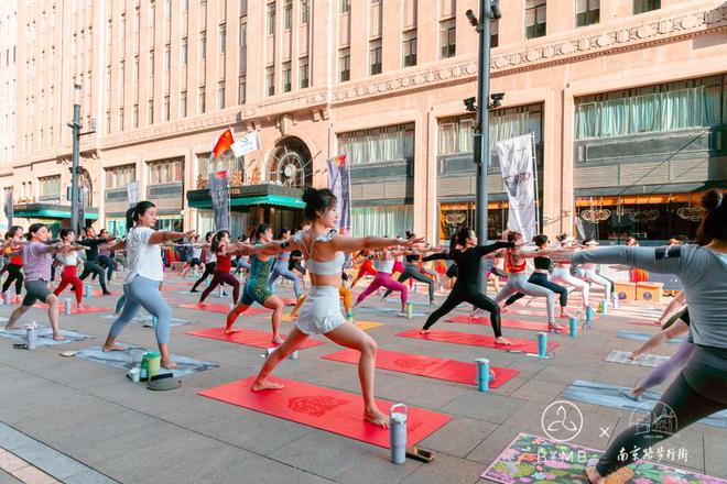 上海瑜伽生活节启幕举办百人瑜伽、瑜伽进社区等活动(图2)